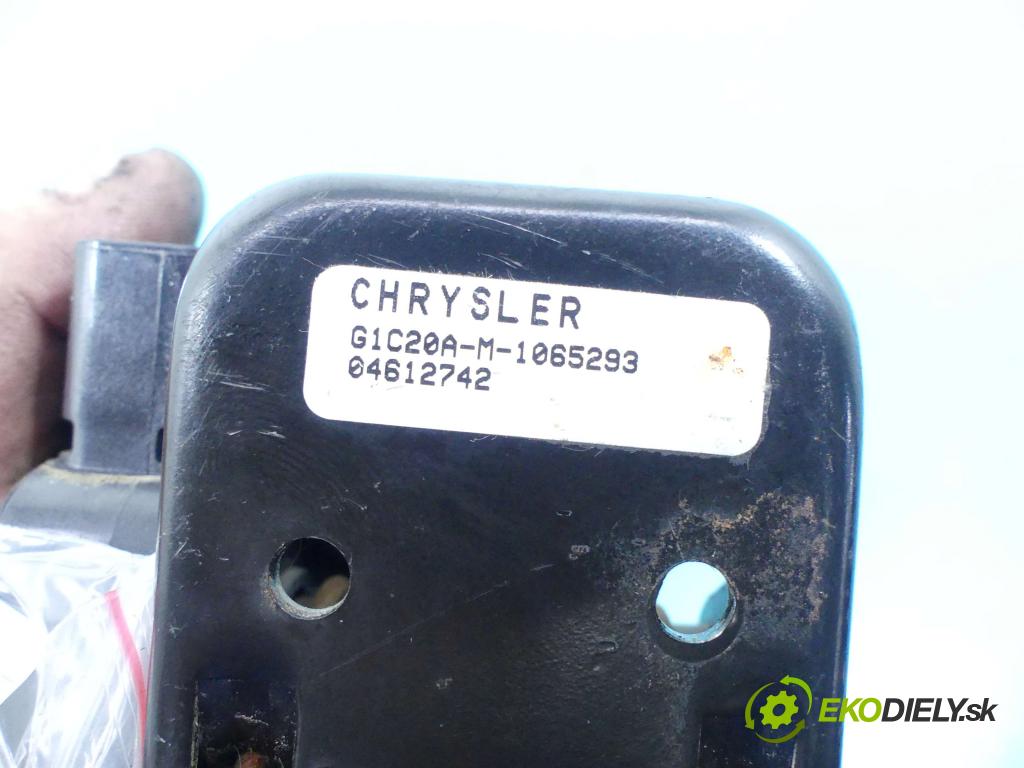 Chrysler Voyager IV 2000-2007 2.5 crdi 141 HP manual 104 kW 2499 cm3 5- pedále 04612742 (Pedále)