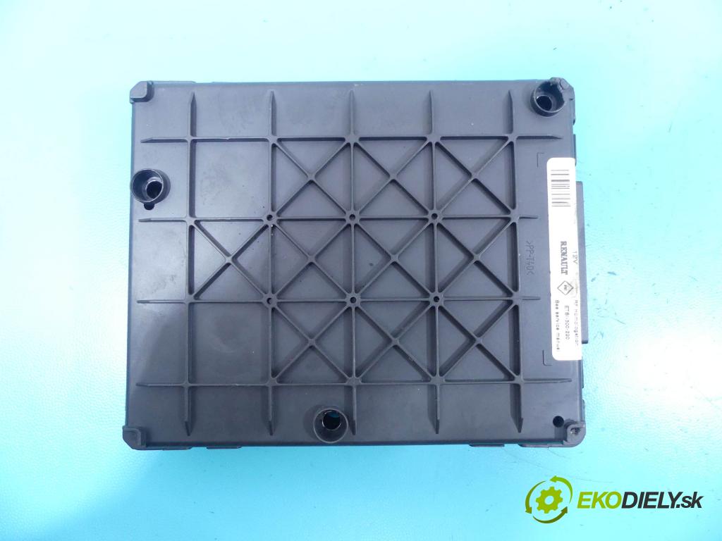 Renault Megane I 1995-2003 1.6 16V 107 HP automatic 79 kW 1598 cm3 5- Jednotka riadiaca 8200024376