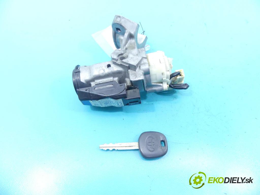 Toyota Corolla Verso I 2001-2004 2.0 D4D 90 HP manual 66 kW 1995 cm3 5- Spínačka  (Spínacie skrinky a kľúče)