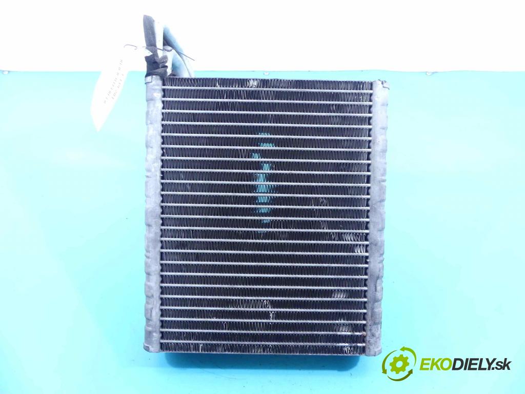 Volvo V70 III 2007-2016 2.4 D5 185 HP automatic 136 kW 2400 cm3 5- radiator  (Radiátory kúrenia)