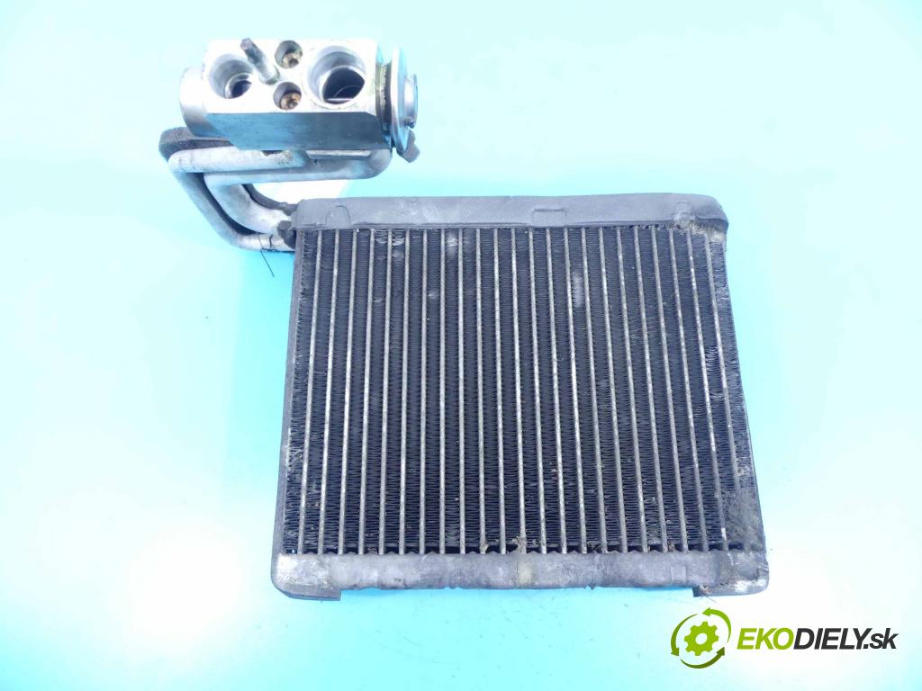 Volvo V70 III 2007-2016 2.4 D5 185 HP automatic 136 kW 2400 cm3 5- radiator  (Radiátory kúrenia)