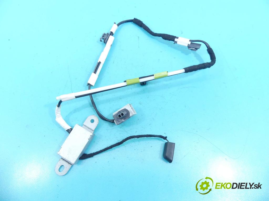 Mazda 3 III BM 2013-2018 2.0 16v 120 HP manual 88 kW 1998 cm3 4- Zesilovač: BJS7669N0 (Zosilňovače)