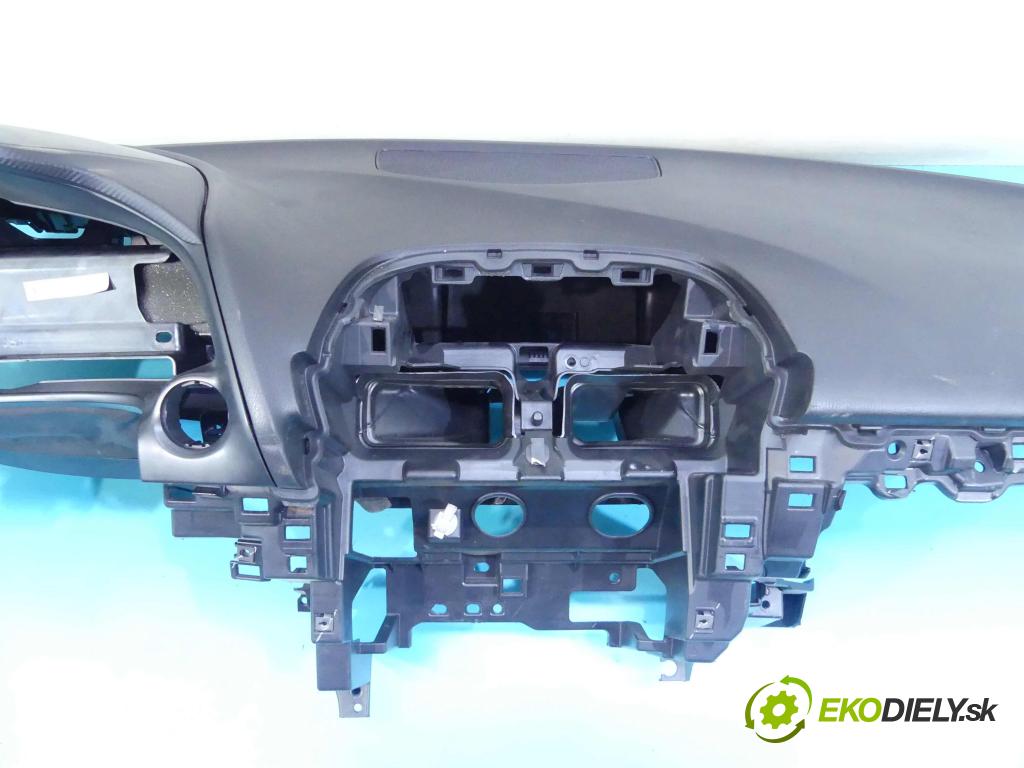 Mazda 3 III BM 2013-2018 2.0 16v 120 HP manual 88 kW 1998 cm3 4- kokpit,pristrojová doska rozdeľovacia