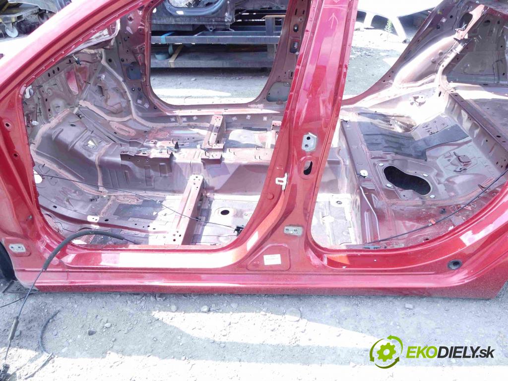 Mazda 3 III BM 2013-2018 2.0 16v 120 hp manual 88 kW 1998 cm3 4- práh levý  (Ostatní)