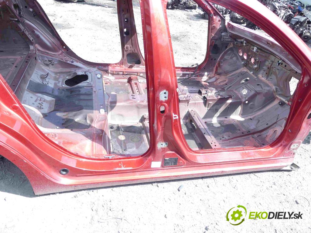 Mazda 3 III BM 2013-2018 2.0 16v 120 hp manual 88 kW 1998 cm3 4- práh pravý  (Ostatní)