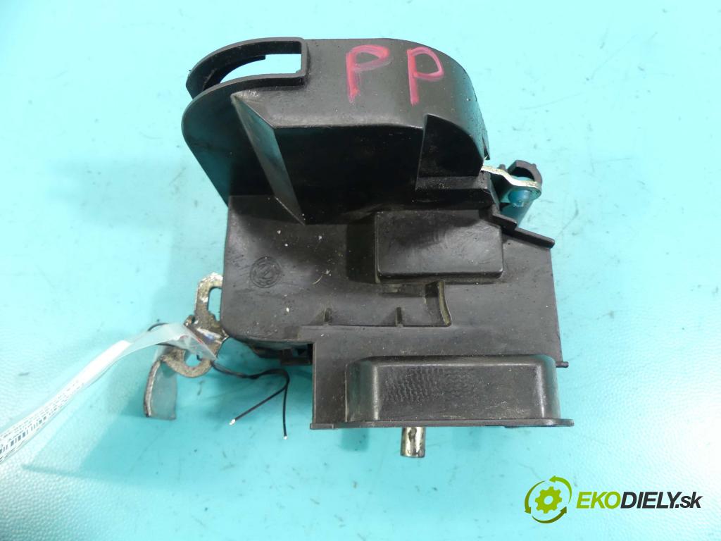 Fiat Seicento 0.9 39 hp manual 29 kW 899 cm3 3- zámek přední pravý