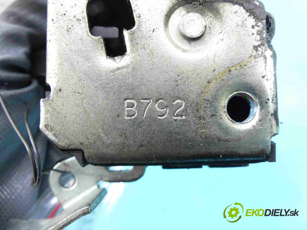 Fiat Seicento 0.9 39 hp manual 29 kW 899 cm3 3- zámek přední pravý