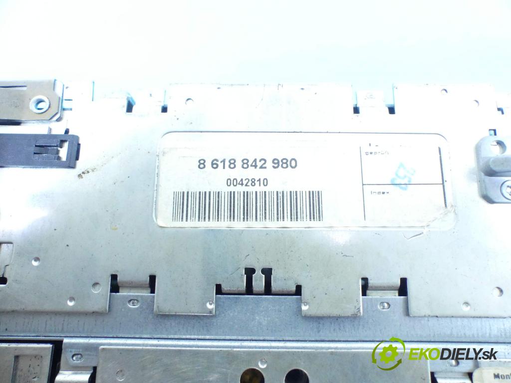 Audi A6 C5 1997-2004 2.5 tdi 179KM automatic 132 kW 2496 cm3 5- Radio továrna: 4B0035192M