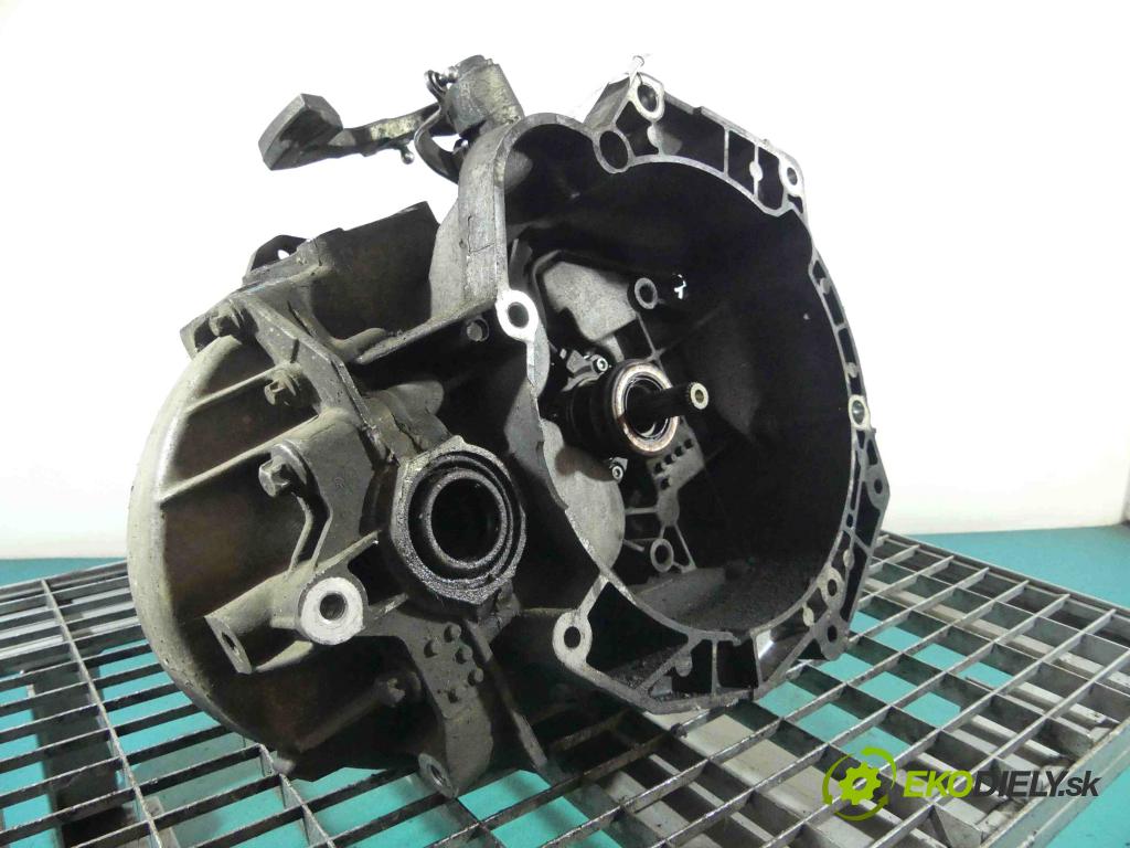 Fiat Punto Grande 1,3.0 jtd 90 HP manual 66 kW 1248 cm3 3- prevodovka stupeň,rýchlosť manual 