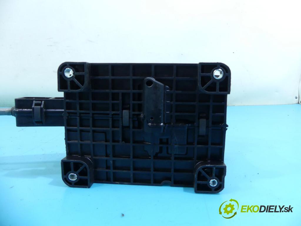 Opel Vectra C 2002-2008 2.2 dti 125 HP automatic 92 kW 2172 cm3 5- Páka: Změny: stupeň,rýchlosť 13130880 (Rýchlostné páky / kulisy)