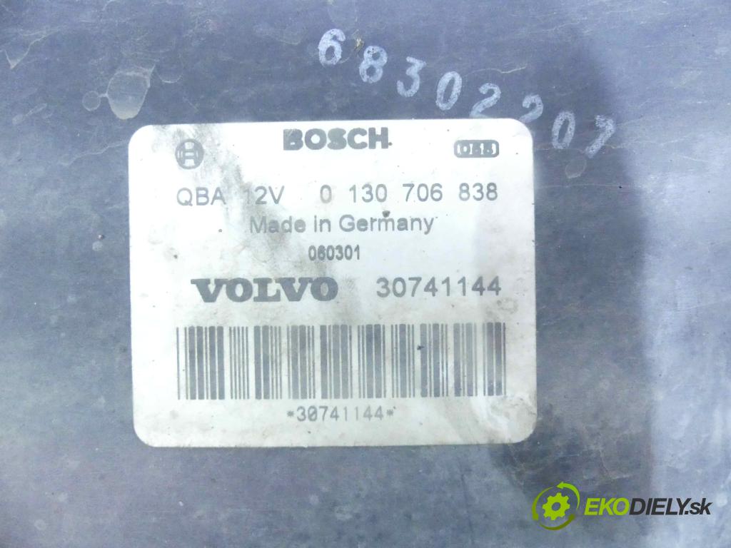 Volvo S60 I 2000-2010 2.4 D5 163 HP manual 120 kW 2401 cm3 4- Ventilátor chladiča 30741144