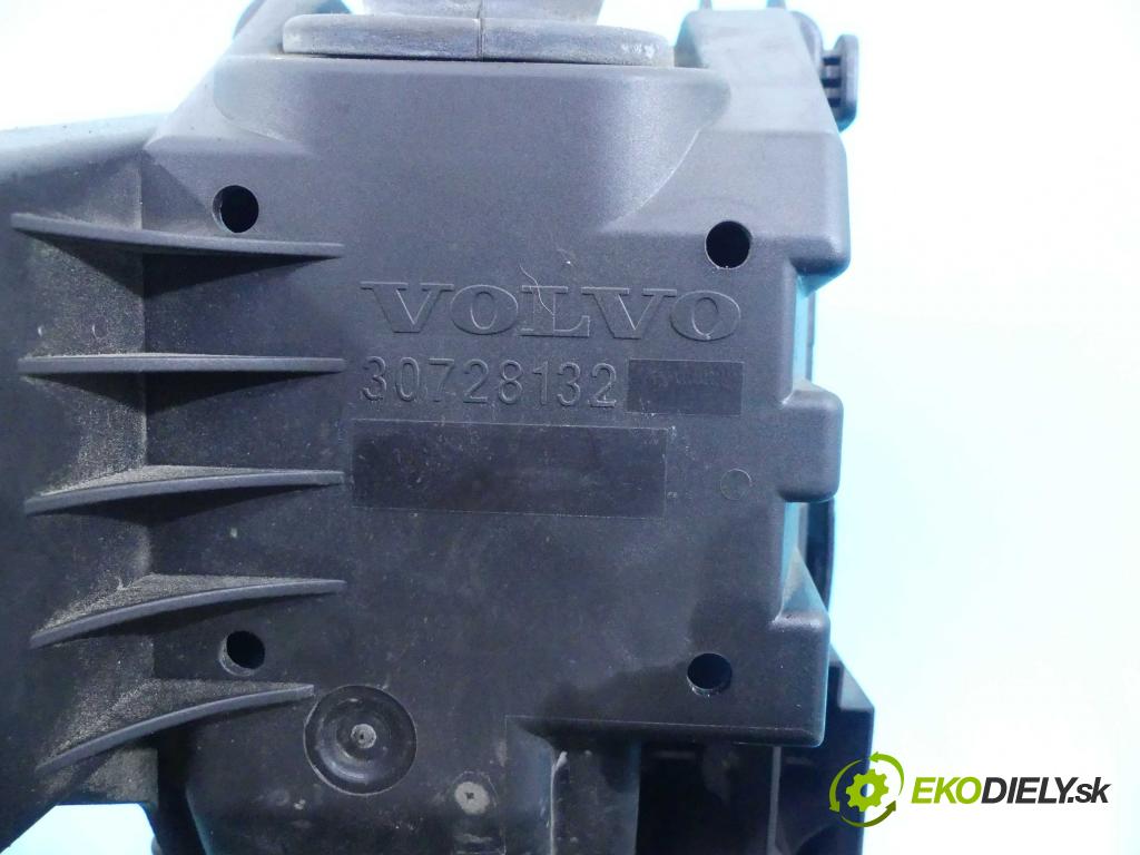 Volvo S60 I 2000-2010 2.4 D5 163 HP manual 120 kW 2401 cm3 4- skrinka poistka 30728132 (Poistkové skrinky)