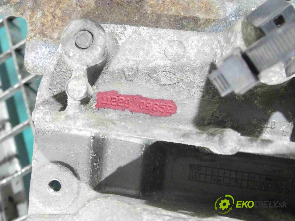 Nissan X-trail II T31 2008-2013 2.0 dci 173KM manual 127 kW 1995 cm3 5- airbag motora F6628000 (Držiaky motora)