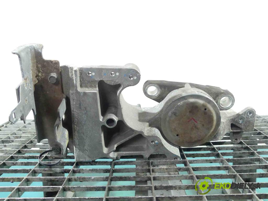 Nissan X-trail II T31 2008-2013 2.0 dci 173KM manual 127 kW 1995 cm3 5- airbag motora F6628000 (Držiaky motora)