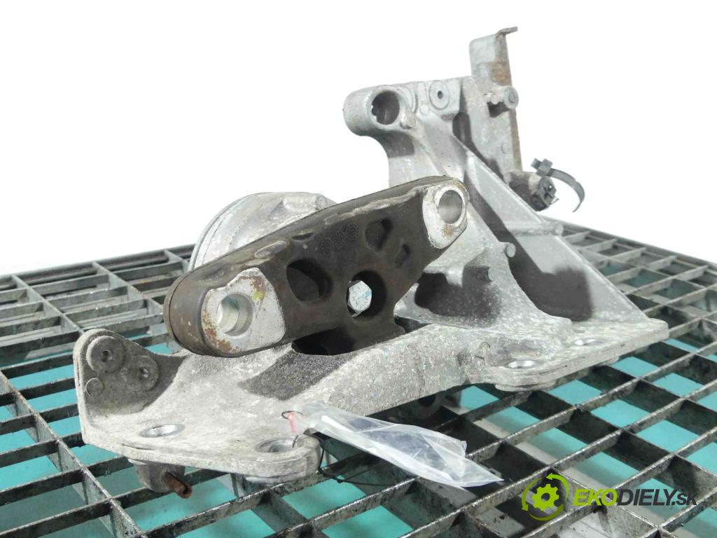 Nissan X-trail II T31 2008-2013 2.0 dci 173KM manual 127 kW 1995 cm3 5- airbag motora F6628000 (Držiaky motora)