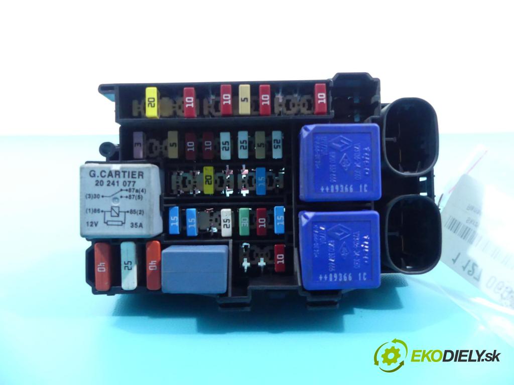 Renault Megane III 2008-2016 1.6 16v 101 HP manual 74 kW 1598 cm3 5- skrinka poistka 1801330-1C (Poistkové skrinky)