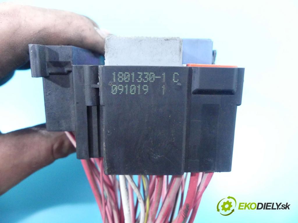 Renault Megane III 2008-2016 1.6 16v 101 HP manual 74 kW 1598 cm3 5- skrinka poistka 1801330-1C (Poistkové skrinky)