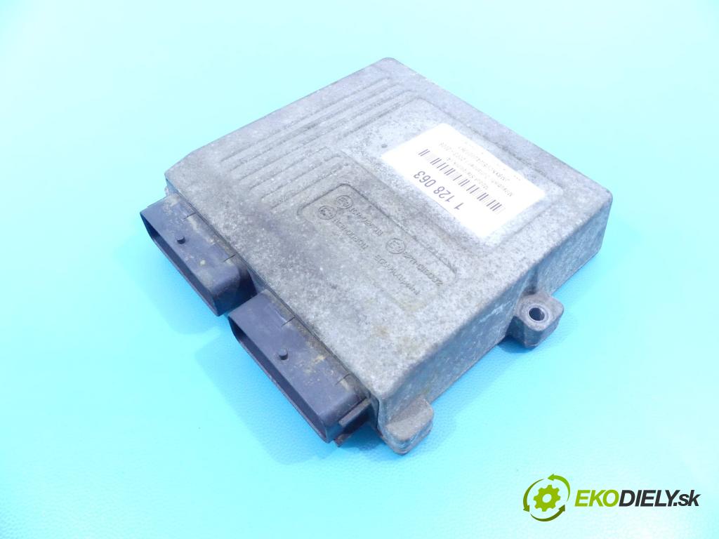 Mitsubishi Outlander I 2003-2006 2.4 MIVEC 160 HP manual 118 kW 2378 cm3 5- modul riadiaca jednotka 10R-026011 (Ostatné)