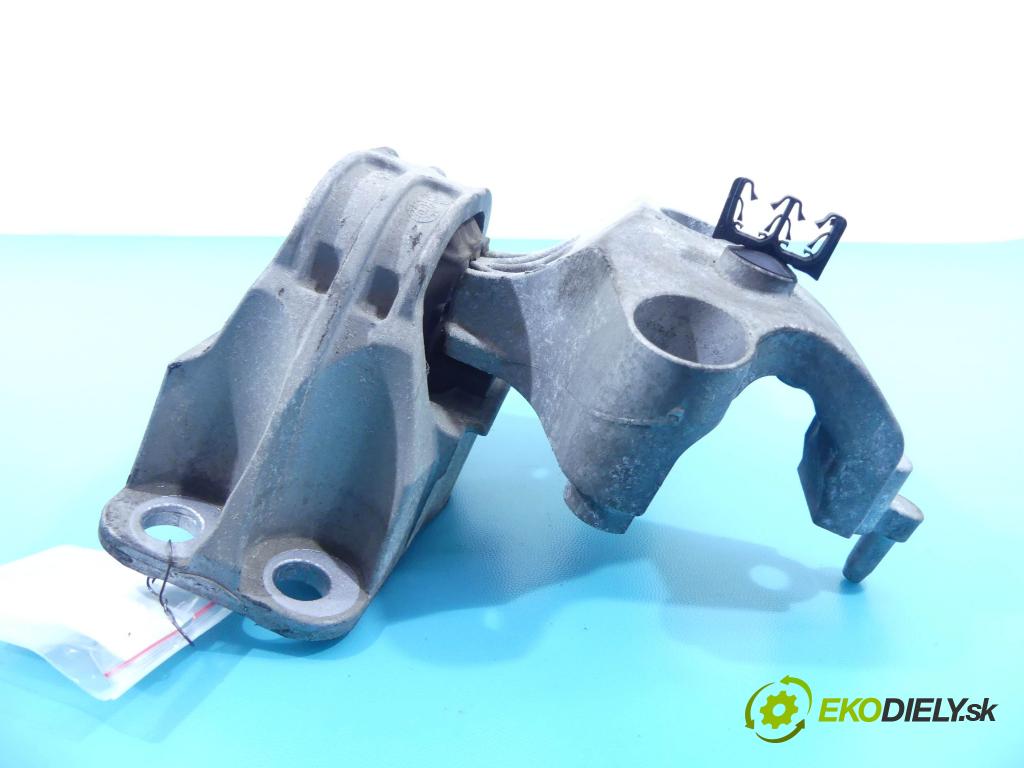 Dacia Duster I 2010-2018 1.5 dci 107 HP manual 79 kW 1461 cm3 5- Polštář: motoru 112849221R (Držáky motoru)