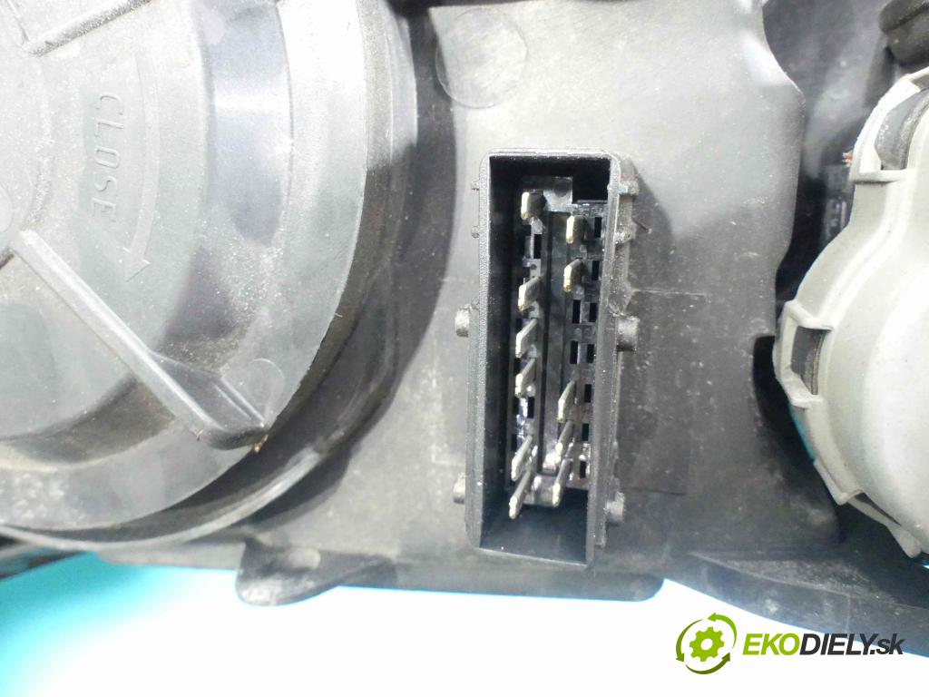 Citroen C5 II 2008-2017 2.0 16v 140 HP manual 103 kW 1997 cm3 4- Reflektor: pravý 9689037780 (Pravé)