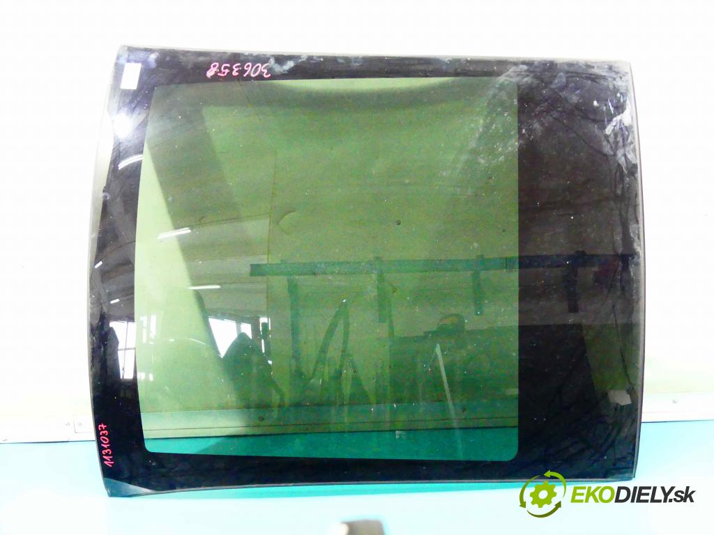 Peugeot 207 1.6 THP 150 hp manual 110 kW 1598 cm3 3- Střešní okno:  (Okna karoserie)