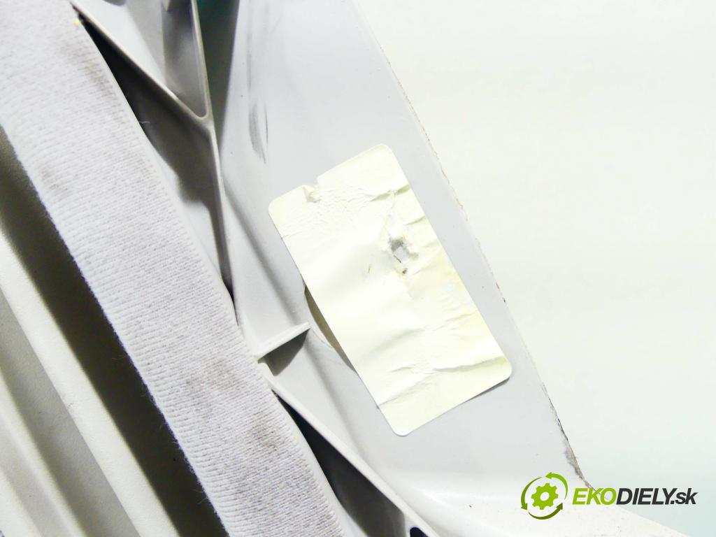 Peugeot 207 1.6 THP 150 hp manual 110 kW 1598 cm3 3- Střešní okno:  (Okna karoserie)