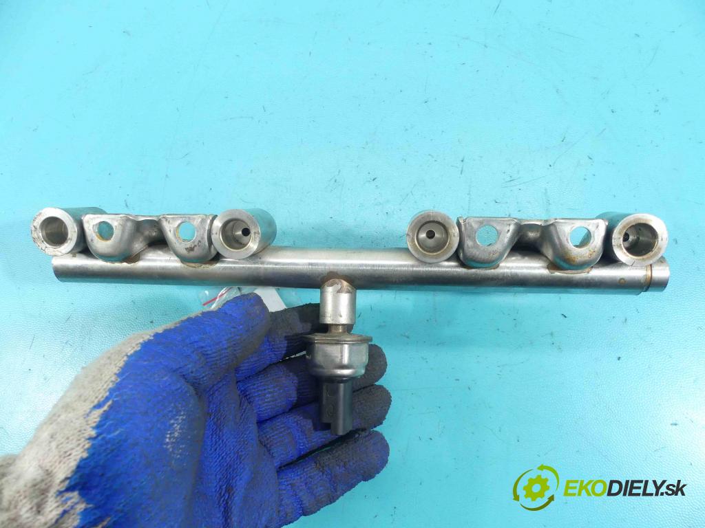 Peugeot 207 1.6 THP 150 HP manual 110 kW 1598 cm3 3- lišta vstrekovacia 756805180 (Vstrekovacie lišty)