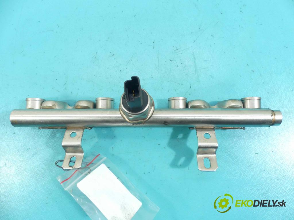 Peugeot 207 1.6 THP 150 HP manual 110 kW 1598 cm3 3- lišta vstrekovacia 756805180 (Vstrekovacie lišty)