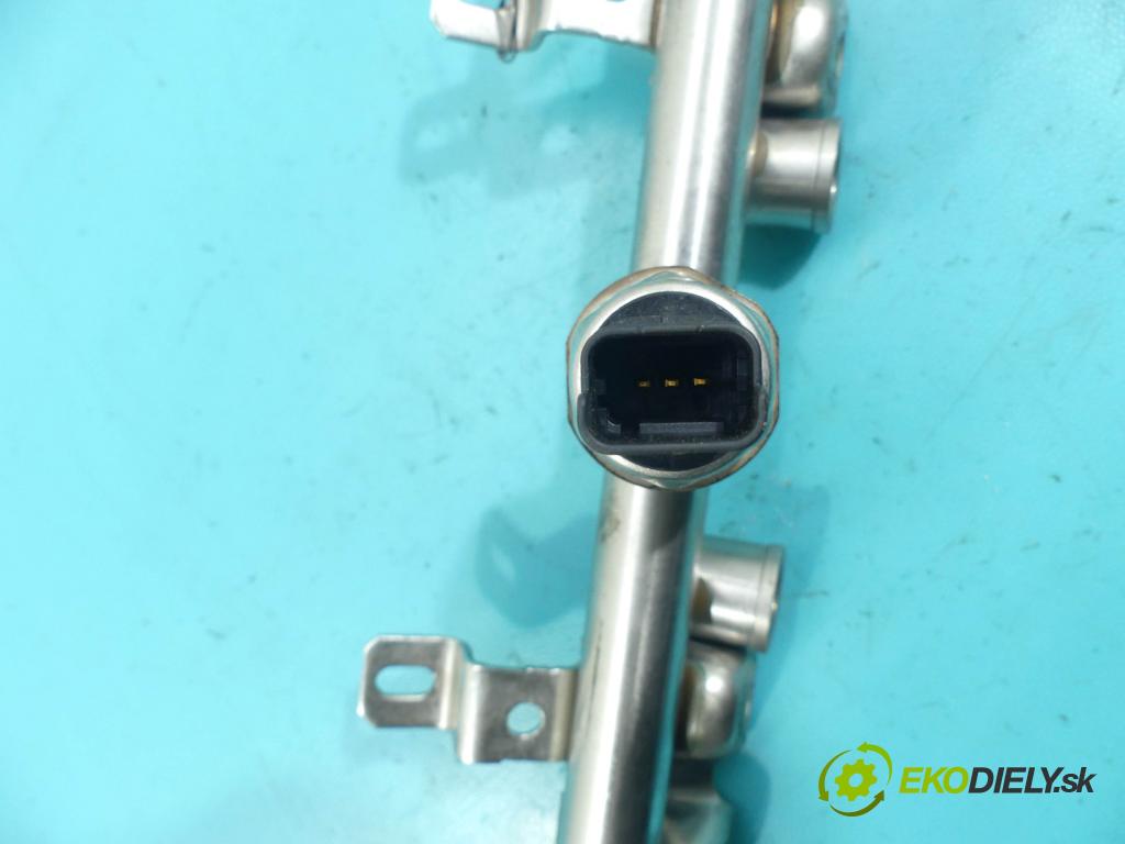 Peugeot 207 1.6 THP 150 HP manual 110 kW 1598 cm3 3- lišta vstrekovacia 756805180 (Vstrekovacie lišty)