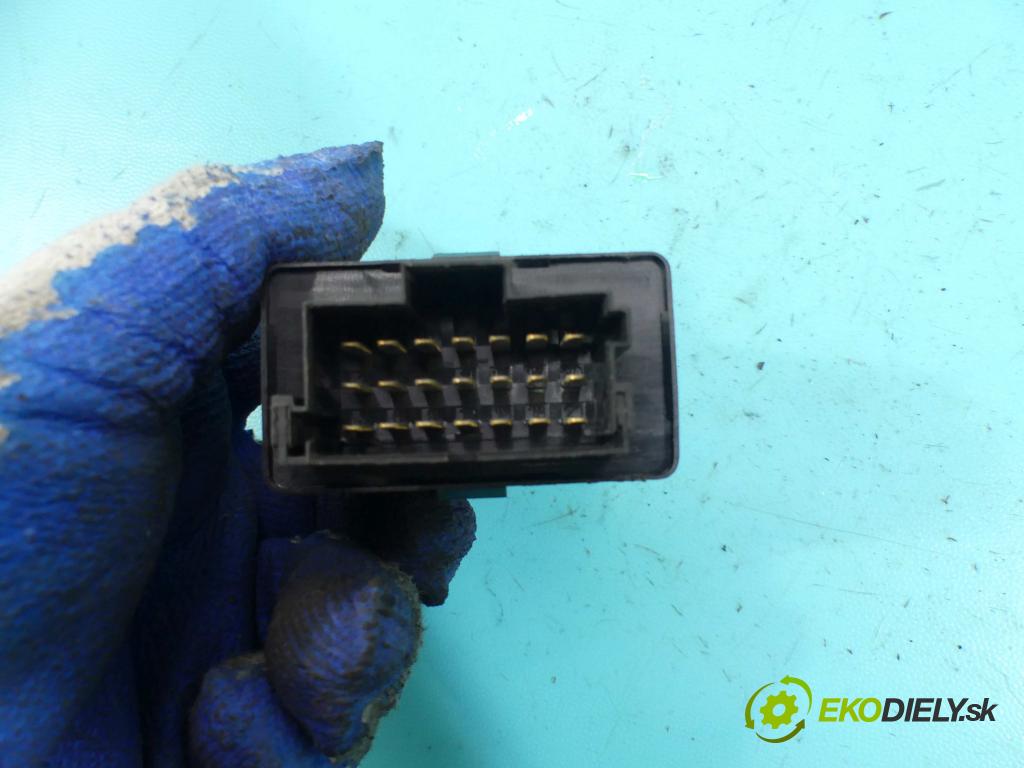 Mercedes Vito W638 1996-2003 2.3 TD 98 HP manual 72 kW 2299 cm3 5- Relé: 0165452632 (Relé)