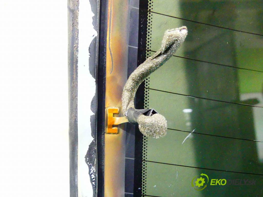 Volvo S40 II 2004-2012 2.0d 136hp manual 100 kW 1997 cm3 4- sklo zadní  (Okna zadní)