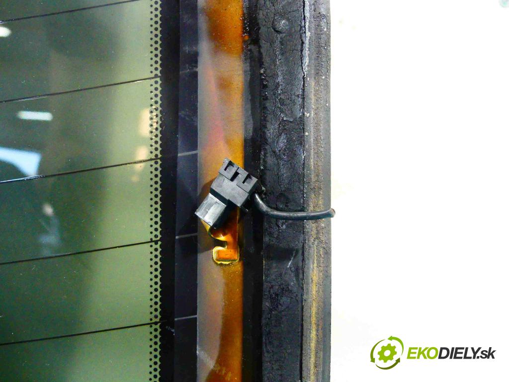 Volvo S40 II 2004-2012 2.0d 136hp manual 100 kW 1997 cm3 4- sklo zadní  (Okna zadní)