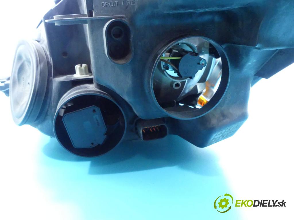 Citroen C4 Grand picasso 1.6 hdi 109 HP manual 80 kW 1560 cm3 5- Reflektor: pravý  (Pravé)