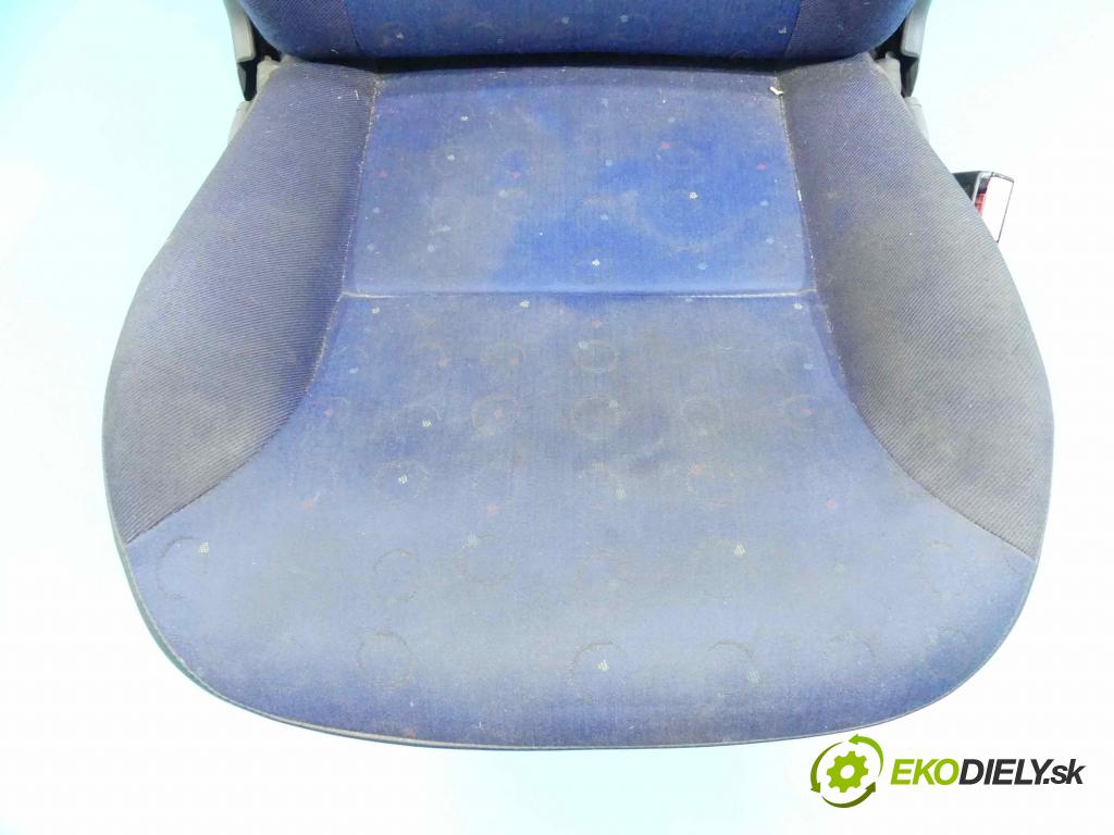Peugeot Partner I 1996-2008 2.0 hdi 90 hp manual 66 kW 1997 cm3 5- Sedadlo pravý  (Sedačky, sedadla)
