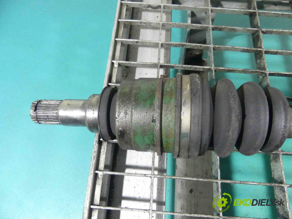 Toyota Yaris I 1999-2005 1.0 vvti 68 HP manual 50 kW 998 cm3 3- poloos pravé  (Poloosy)