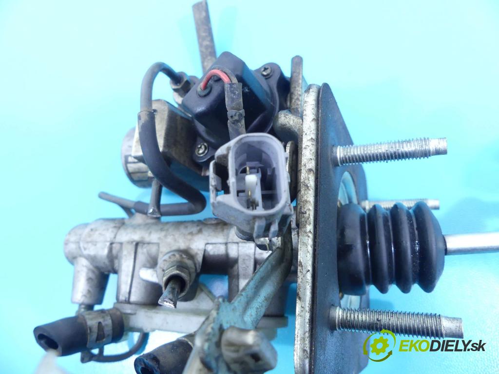 Lexus RX II 2003-2008 3.3 V6 211KM automatic 155 kW 3311 cm3 5- čerpadlo brzda: 138110-10420 (Posilňovače bŕzd)