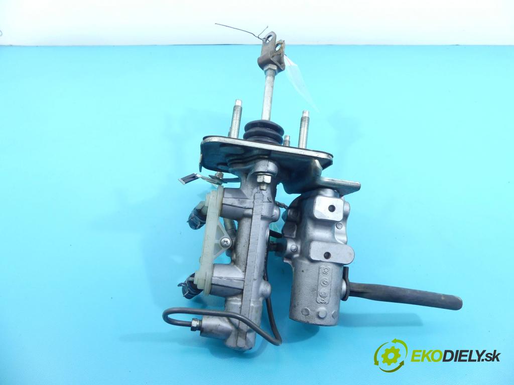 Lexus RX II 2003-2008 3.3 V6 211KM automatic 155 kW 3311 cm3 5- čerpadlo brzda: 138110-10420 (Posilňovače bŕzd)