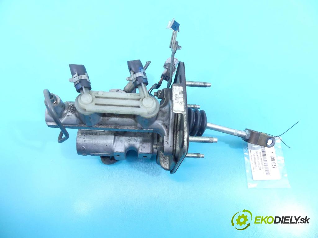 Lexus RX II 2003-2008 3.3 V6 211KM automatic 155 kW 3311 cm3 5- čerpadlo brzda: 138110-10420 (Posilňovače bŕzd)