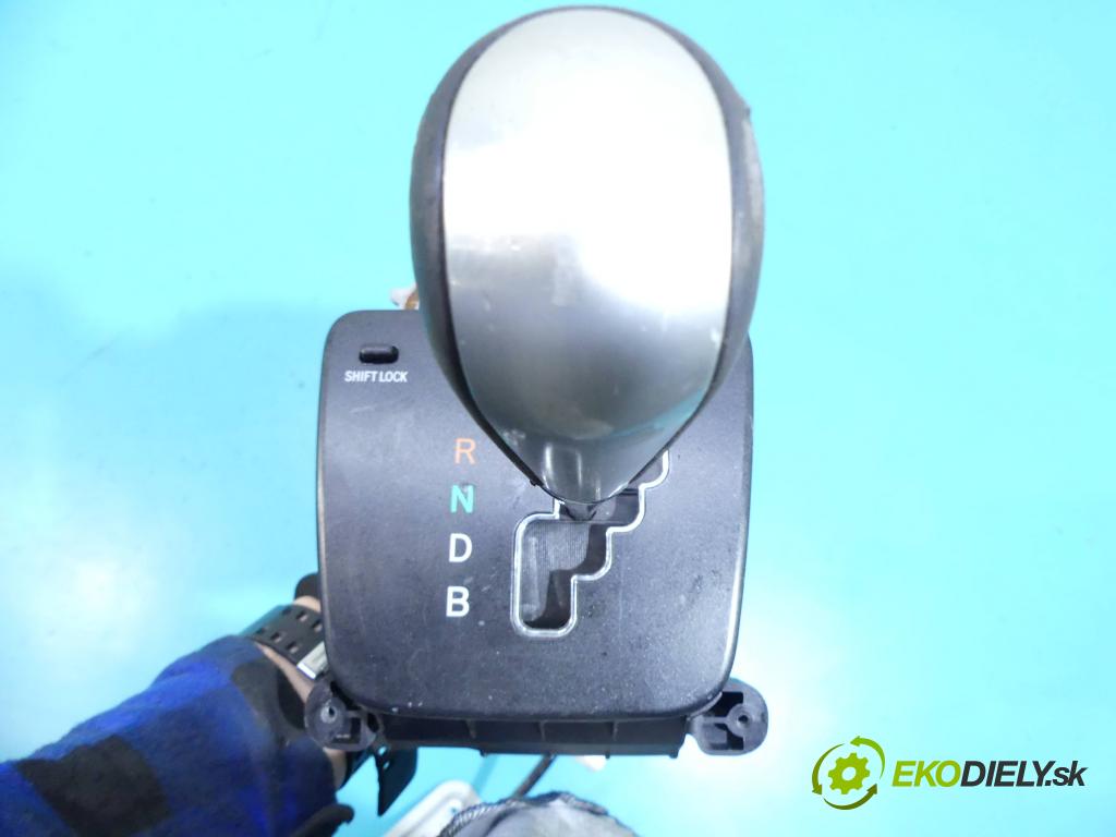 Lexus RX II 2003-2008 3.3 V6 211KM automatic 155 kW 3311 cm3 5- Páka: Změny: stupeň,rýchlosť  (Rýchlostné páky / kulisy)