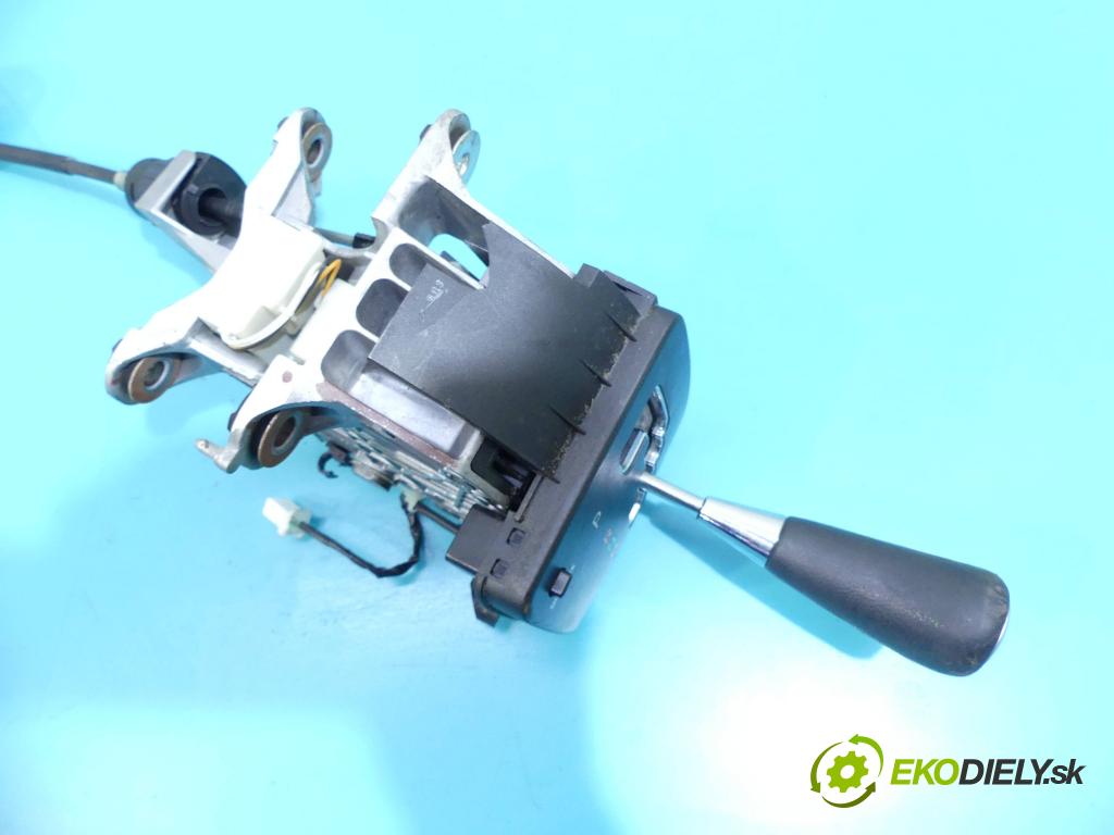 Lexus RX II 2003-2008 3.3 V6 211KM automatic 155 kW 3311 cm3 5- Páka: Změny: stupeň,rýchlosť  (Rýchlostné páky / kulisy)