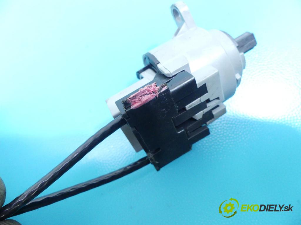 Ford Focus Mk1 1998-2004 1.4 16v 75 HP manual 55 kW 1388 cm3 3- panel kúrenia 2M5111503AA
