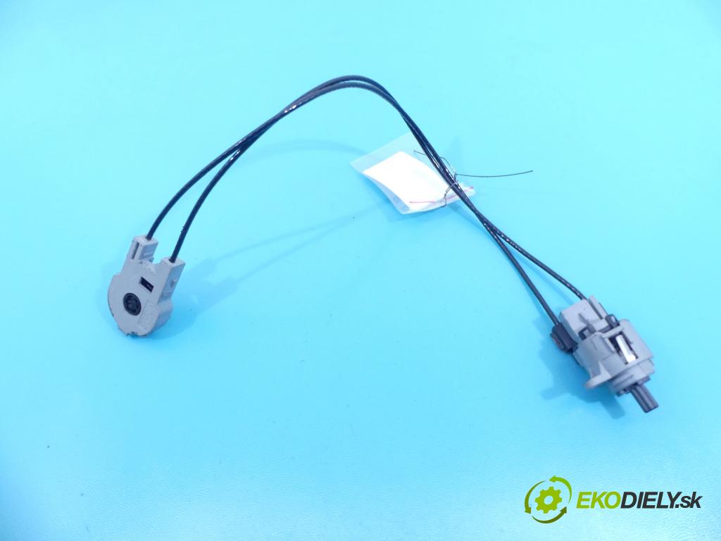 Ford Focus Mk1 1998-2004 1.4 16v 75 HP manual 55 kW 1388 cm3 3- panel kúrenia 2M5111503AA