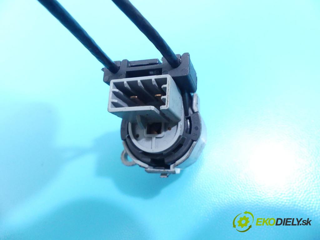 Ford Focus Mk1 1998-2004 1.4 16v 75 HP manual 55 kW 1388 cm3 3- panel kúrenia 2M5111503AA
