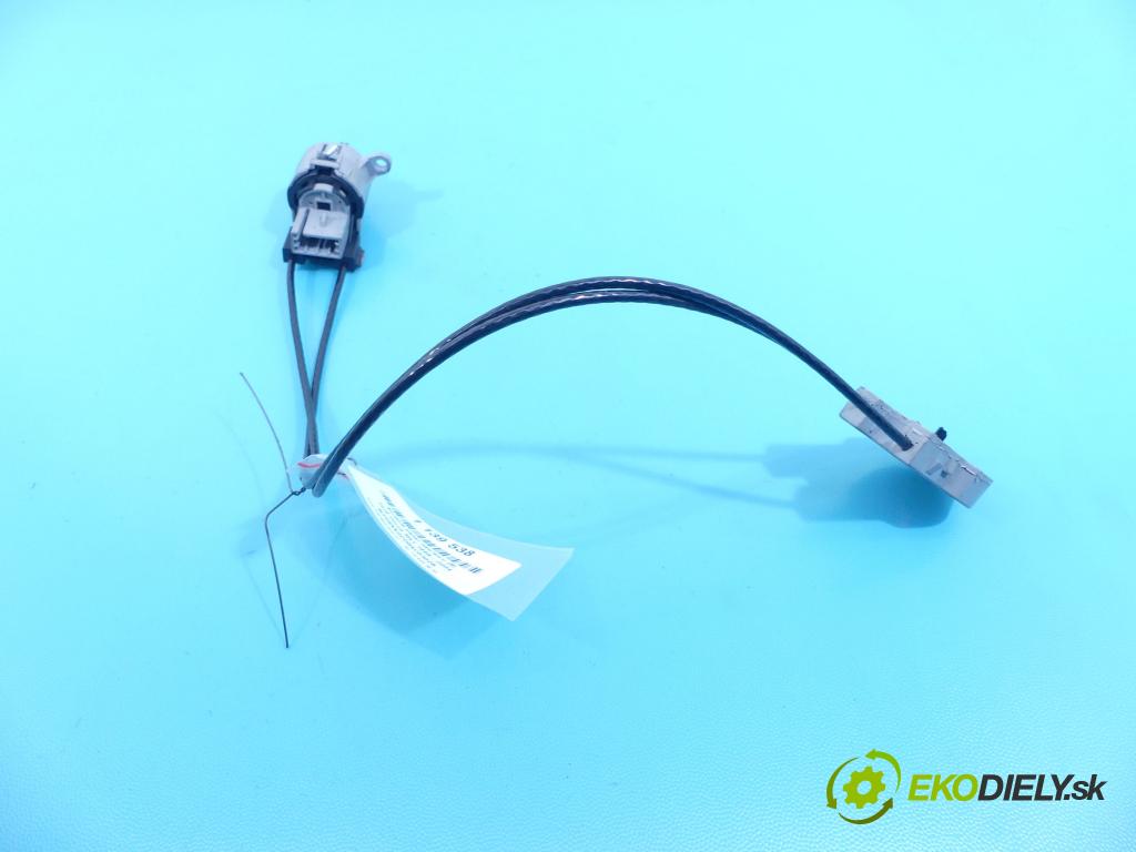 Ford Focus Mk1 1998-2004 1.4 16v 75 HP manual 55 kW 1388 cm3 3- panel kúrenia 2M5111503AA