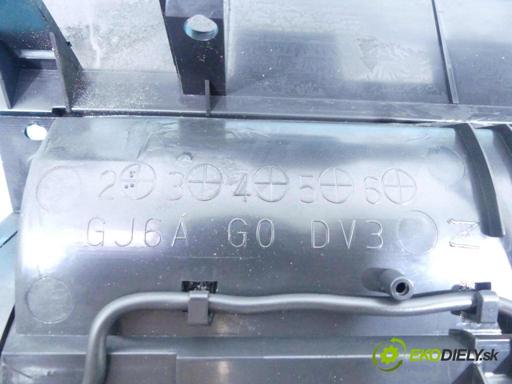 Mazda 6 I GG 2002-2007 2.0 citd 121KM manual 89 kW 1998 cm3 5- Zobrazit: GJ6AG0DV3 (Prístrojové dosky, displeje)