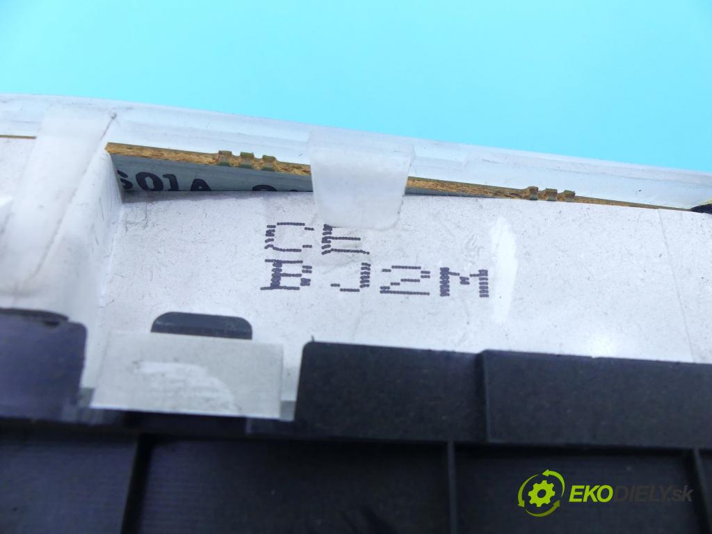 Mazda 323f 1.5 16v 88 hp manual 65 kW 1498 cm3 5- Přístrojová deska BJ2M (Přístrojové desky, displeje)