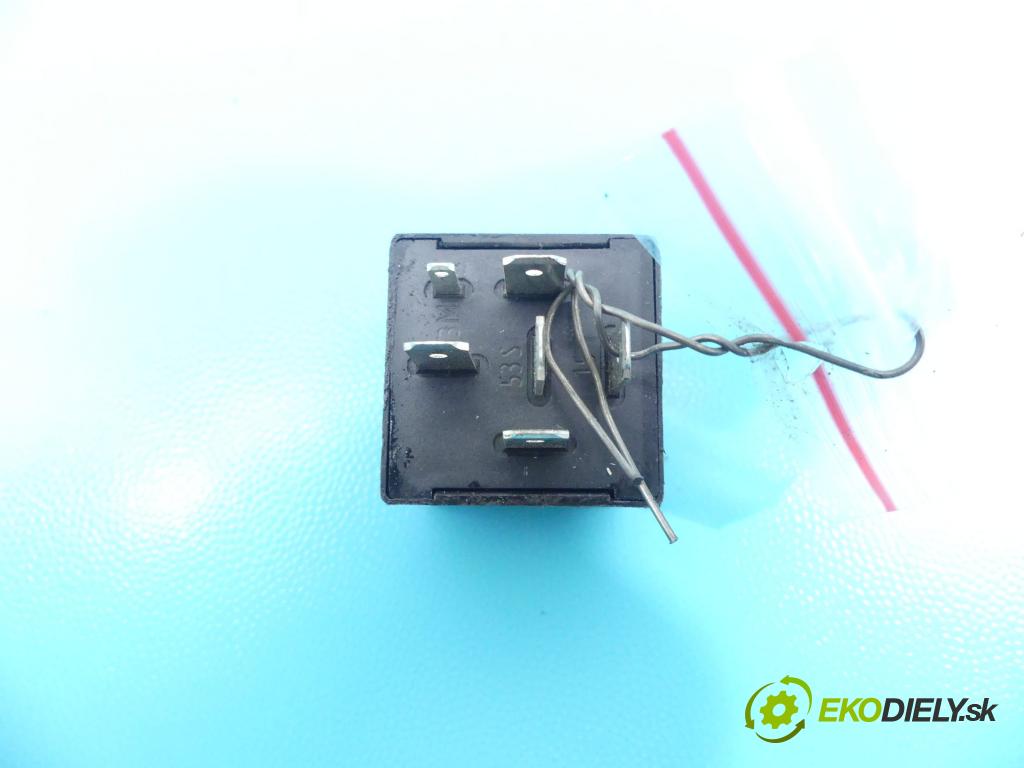 Vw Passat B5 1995-2005 1.6 8V 101 HP manual 74 kW 1595 cm3 4- Relé: 3B0955531 (Relé)