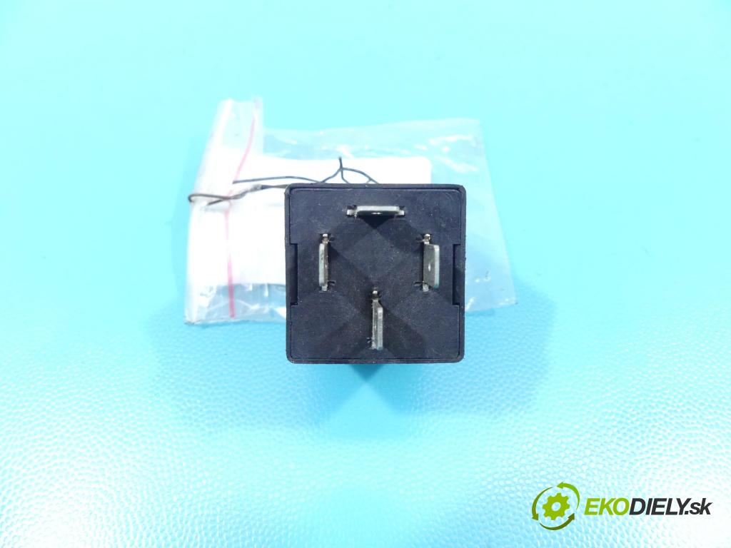 Ford Mondeo Mk3 2000-2007 2.0 TDCI 116 HP manual 85 kW 1998 cm3 5- Relé: 3M5J14A672AA (Relé)