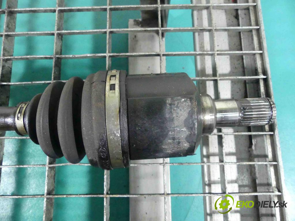 Kia Carens III 2006-2013 2.0 16v 144 HP manual 106 kW 1998 cm3 5- poloos ľavé  (Poloosy)