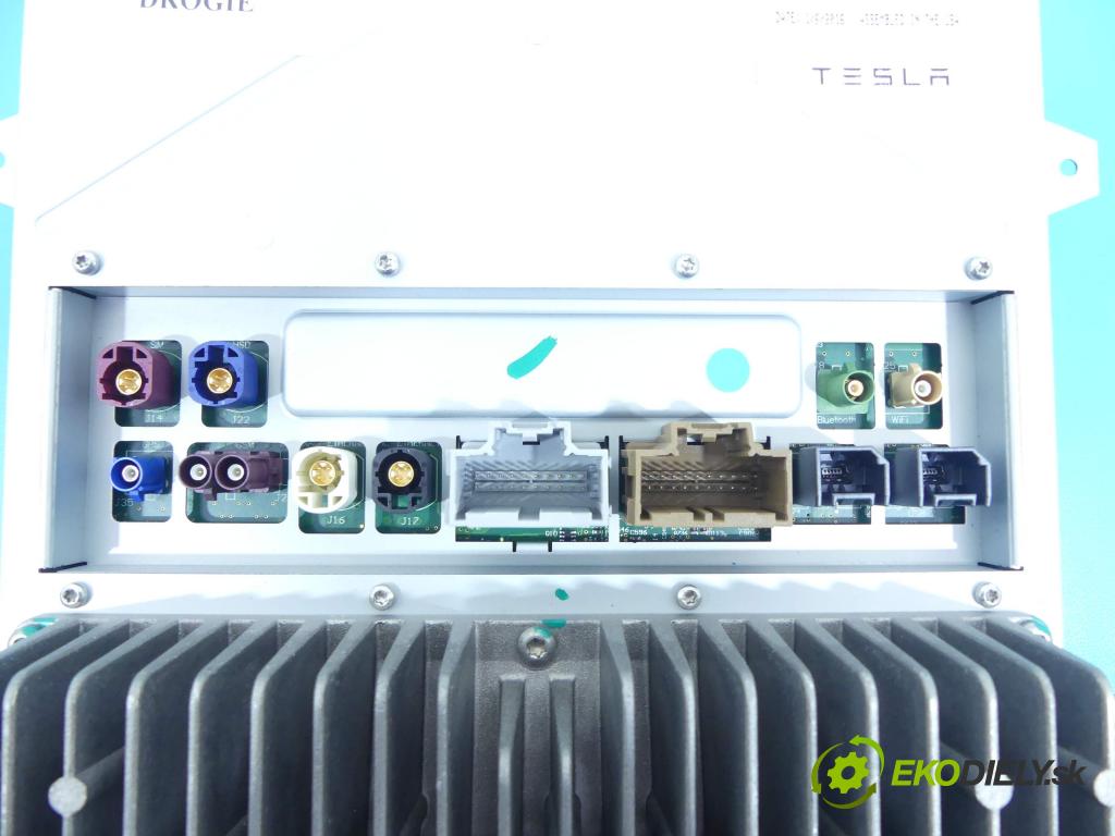 Tesla Model S 0.0b: automatic 310 kW 1 cm3 5- Zobrazit: 1045006-03-A (Prístrojové dosky, displeje)
